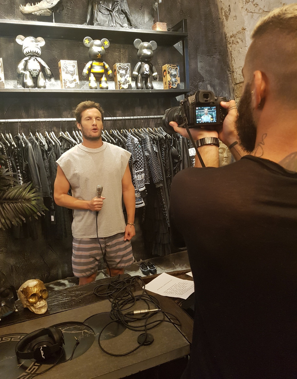 מתנדב. אנחל בונני (צילום: רן יחזקאל)