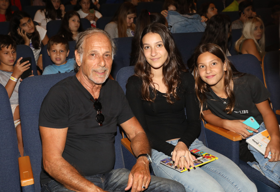 זמן איכות. אושיק לוי והנכדות