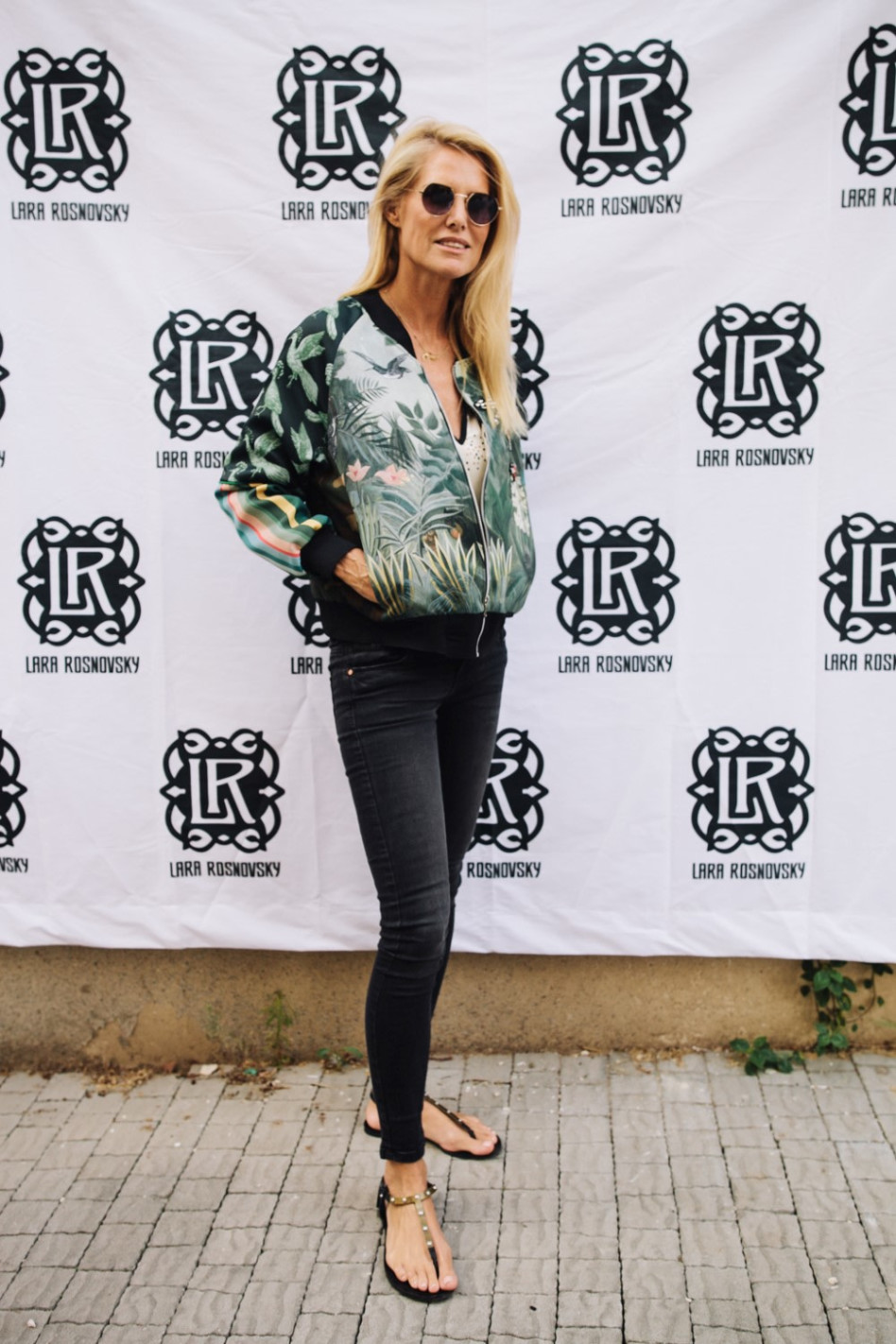 הבסטוש של סנדרה. שלי גפני