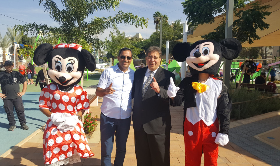 ראסל רובינסון ואלון דוידי (צילום: עיריית שדרות)