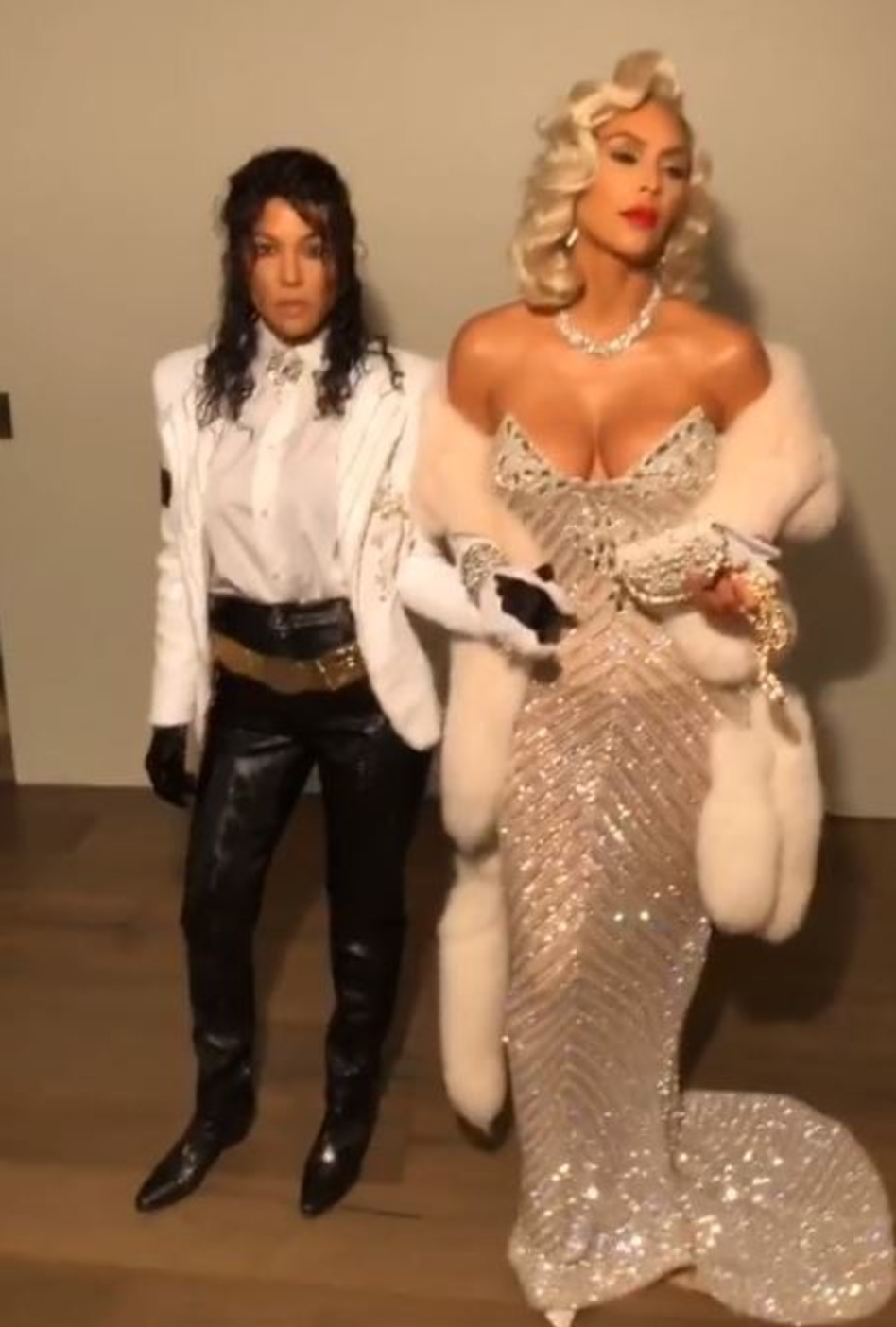 תראו אותן. קים וקורטני קרדשיאן (צילום: אינסטגרם)