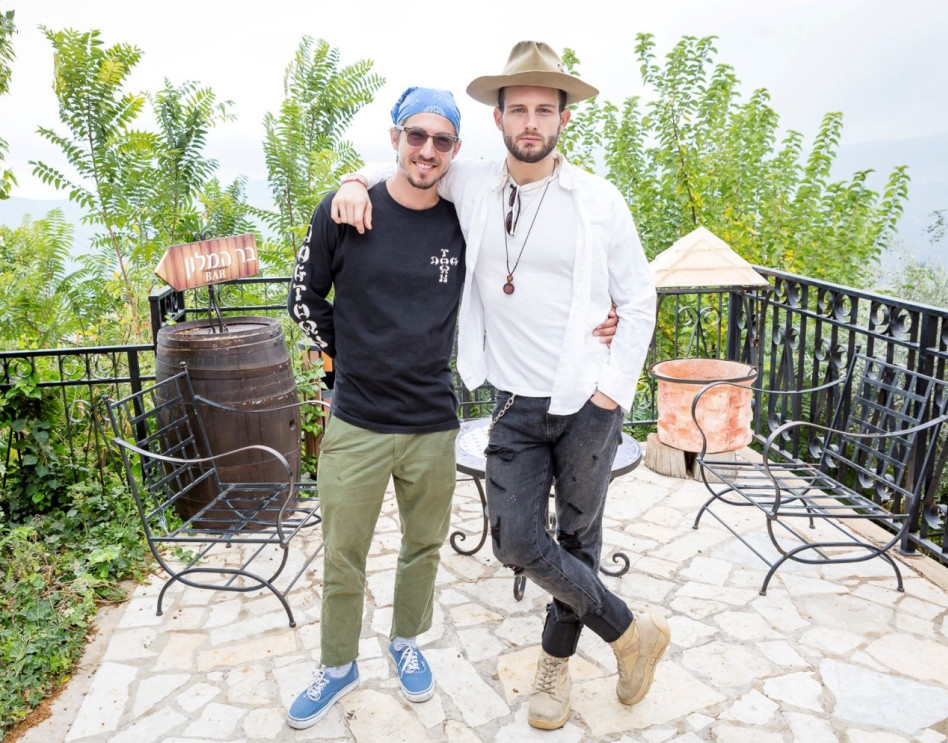 חיבוק תמים?