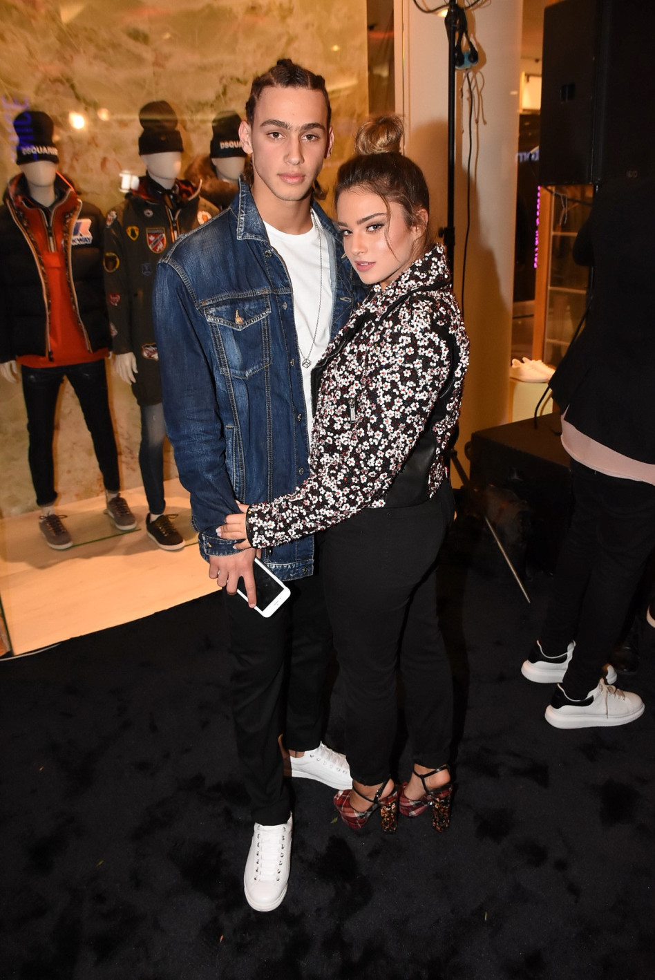 פריזורה חדשה. ברק שמיר ונועה קירל