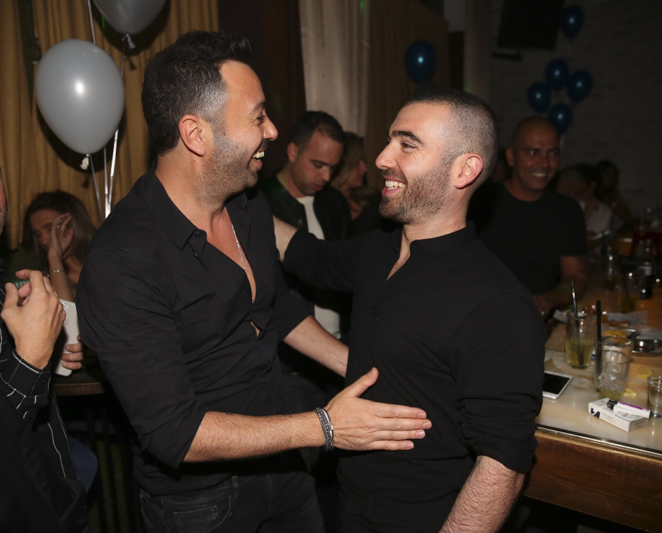 אין חגיגה בלעדיו. עומר אדם וליאור נרקיס