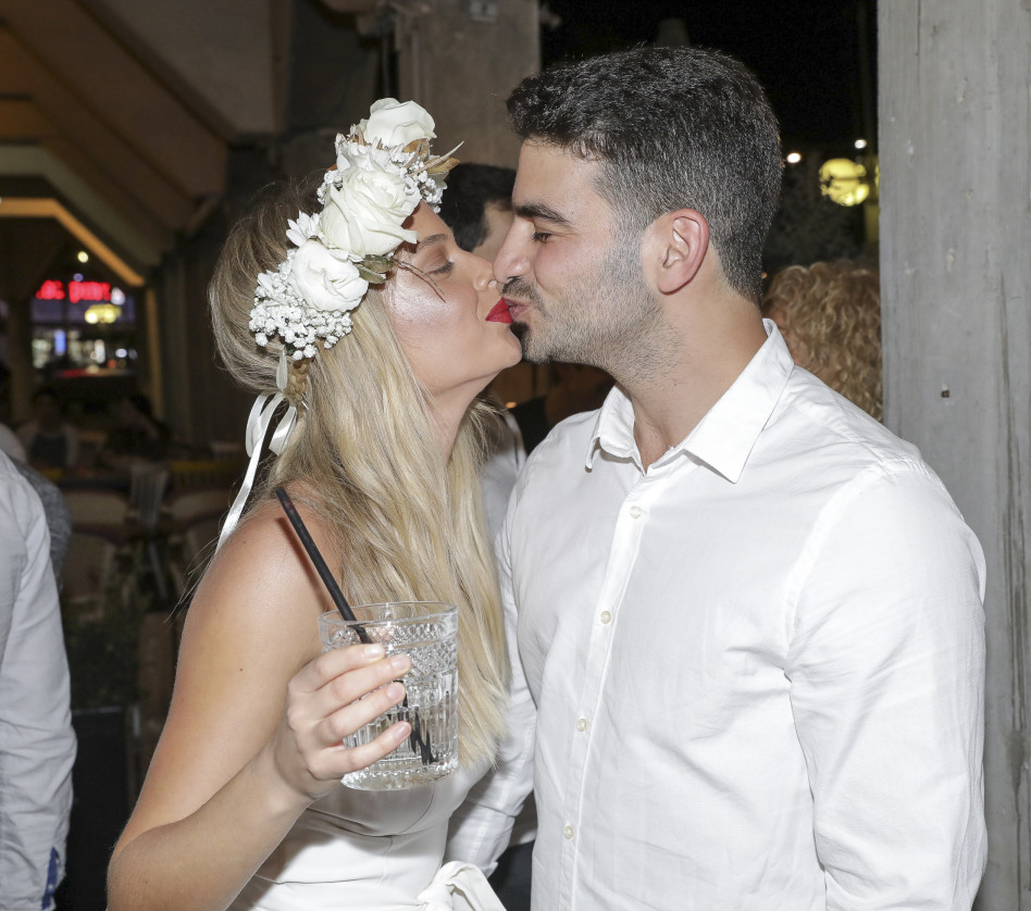 יתחתנו באוגוסט. בר זומר ואביב כהן (צילום: רפי דלויה)