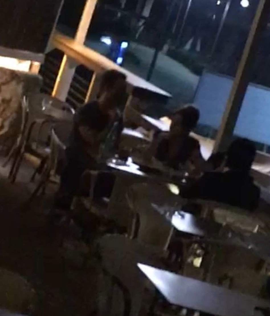 אינטימי וחשוך. דקוטה ג'ונסון וכריס מרטין