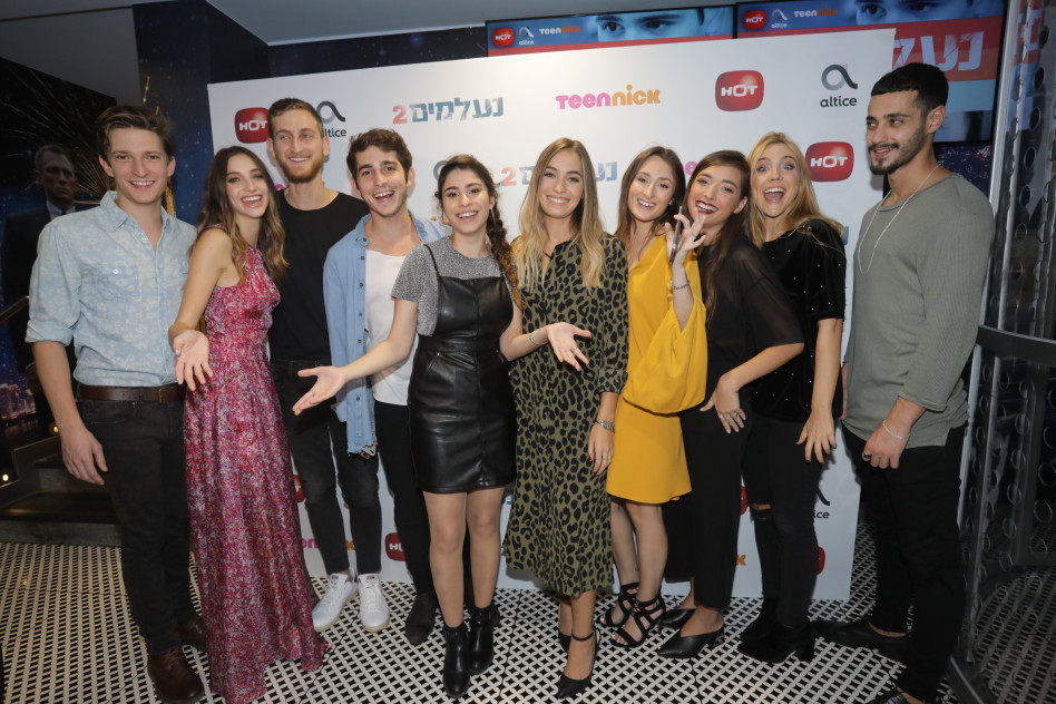 חברי הקאסט המאושרים