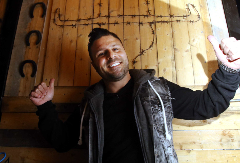 לא בצד של רוס? טילטיל