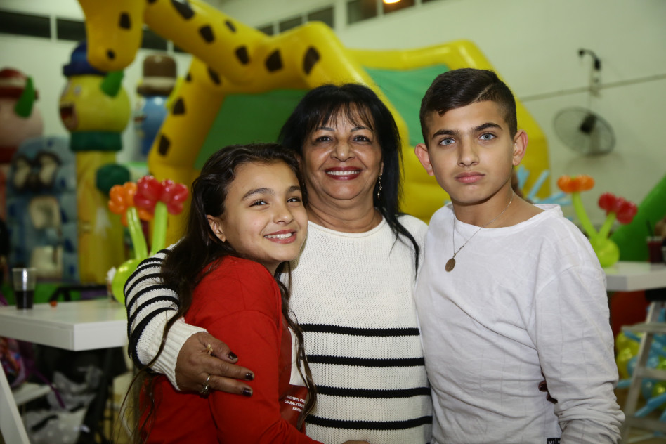 עם סבתא רונית וליאם ואלין