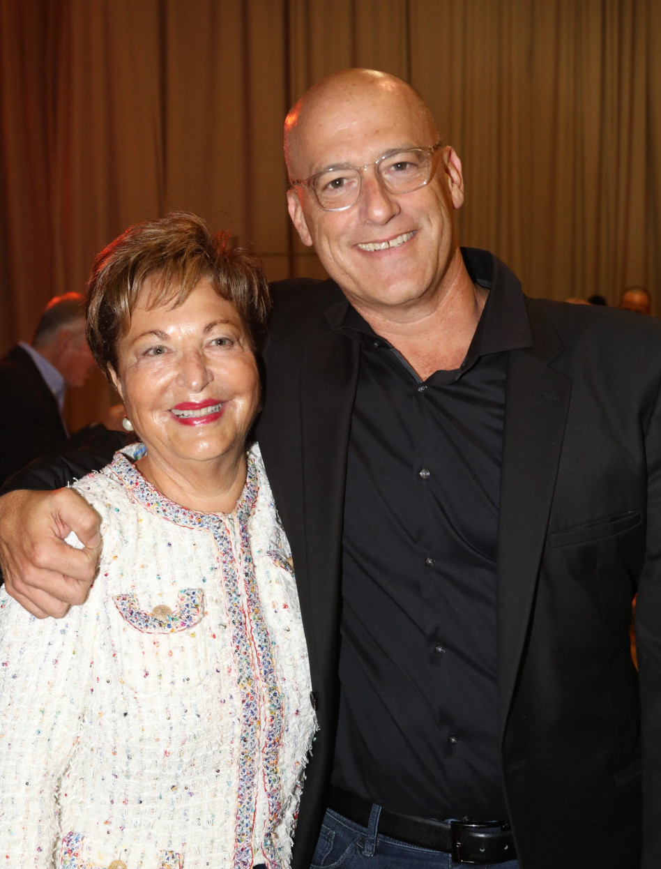  עדי שטראוס ורעיה שטראוס