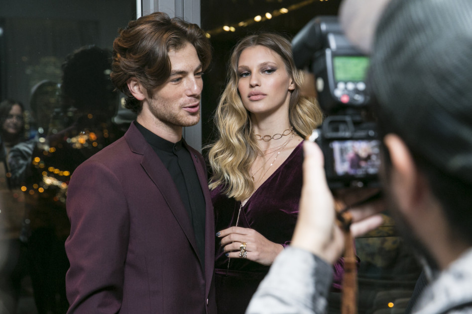 שם ידיים. ניבר מדר וגפן ברקאי (צילום: לנס הפקות)