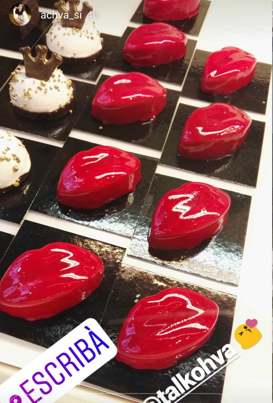 שולחת גם קצת נשיקות