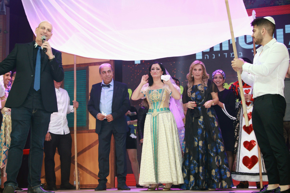 סופרייז, את מתחתנת! מיקי מוכתר ואריק עורי (צילום: ענת מוסברג)