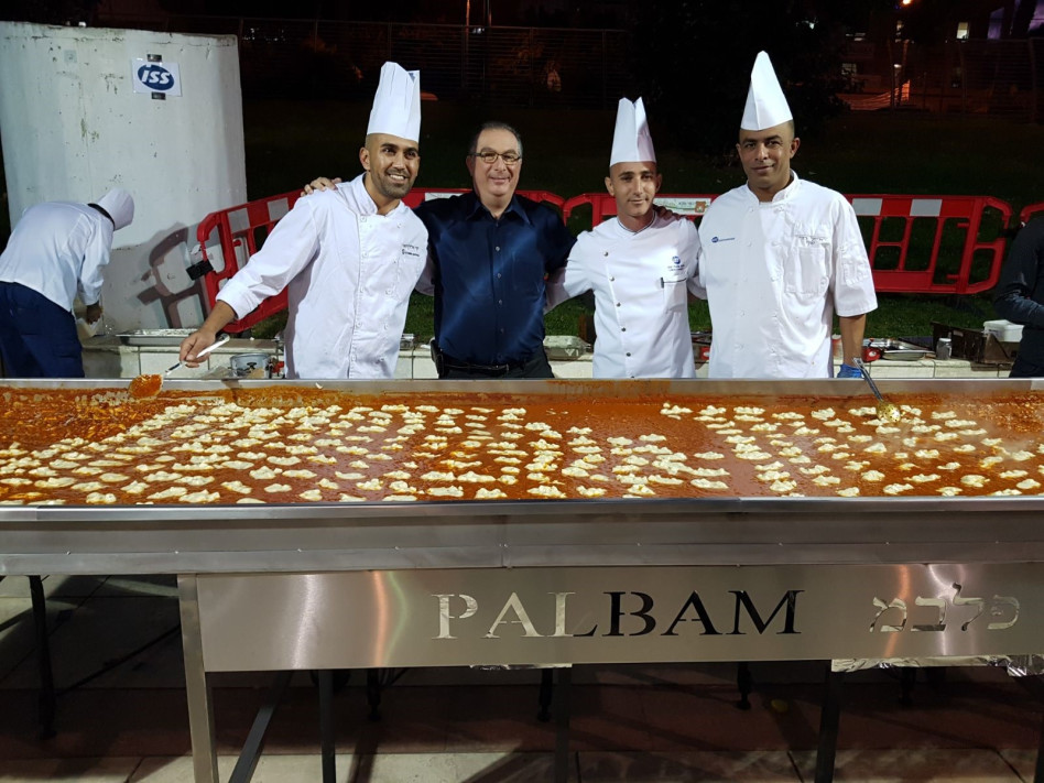 עוז רדומסקי והשפים (צילום: אייל פרידמן)