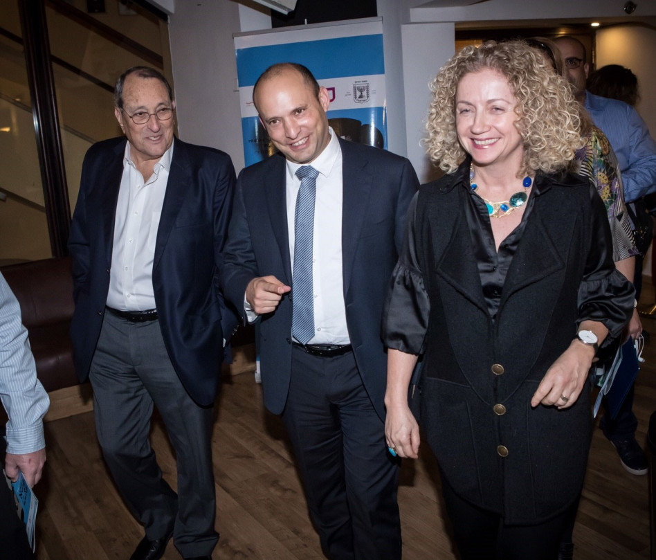 לנה קריינדלין, נפתלי בנט ואלי זהר (צילום: עודד קרני)