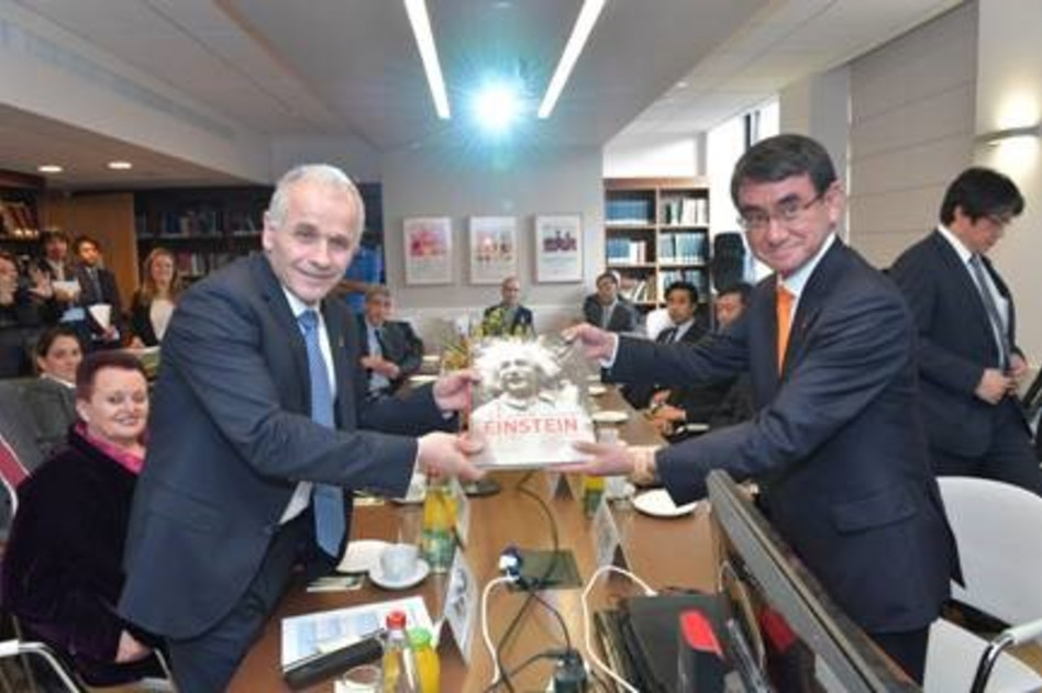 טורו קונו ואשר כהן (צילום: ברונו שרביט, האוניברסיטה העברית)