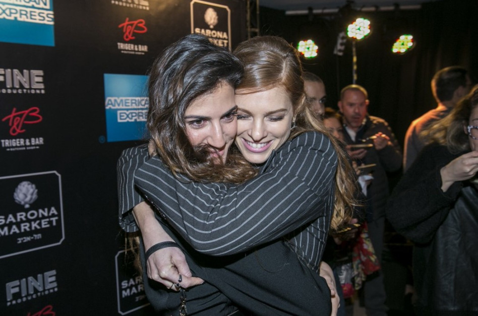 חיבוק של אהבה. יובל שרף ורונה לי שמעון