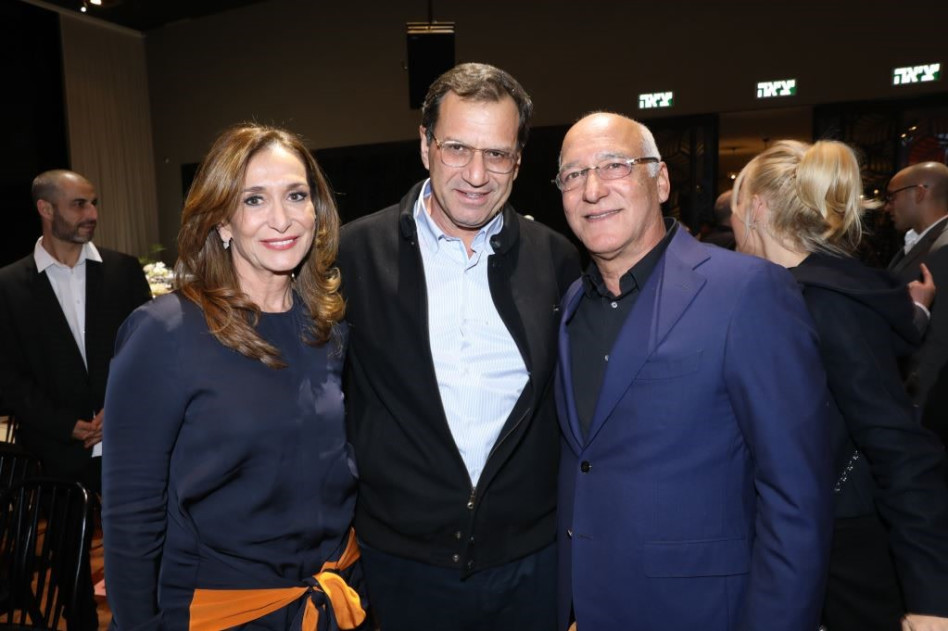 יוסי מאירוב, מנשה זילכה ואורנה מאירוב (צילום: רפי דלויה)