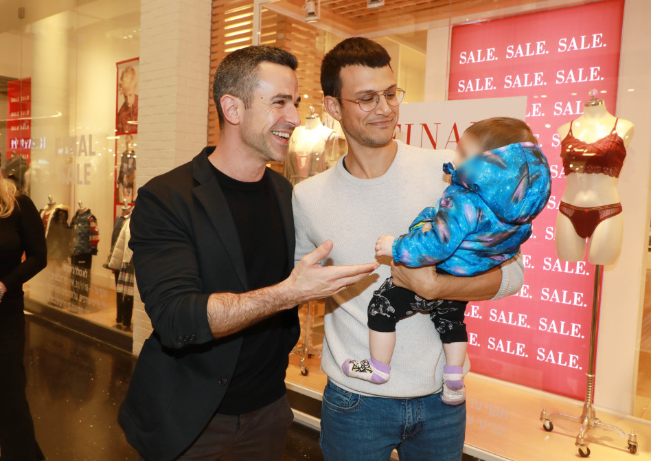 אסי ואלברט עם הבייבי