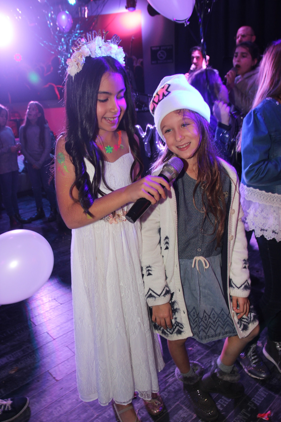 מעניין איך זה נשמע. יולי עם אלכס מוסקל הבת של מיכל ינאי