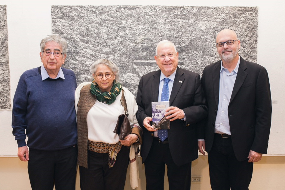 מוטי שוורץ, ראובן ונחמה ריבלין וחיים באר (צילום: עידו כהן)