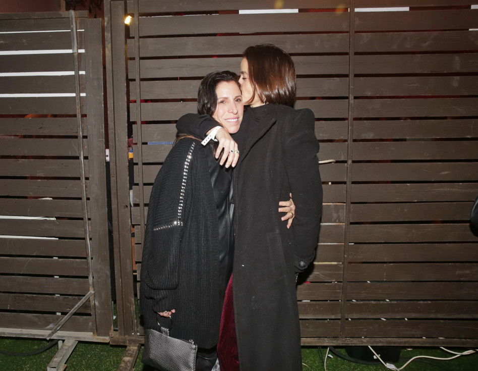 מאוהבות. בת חן סבג ואורנה בנאי