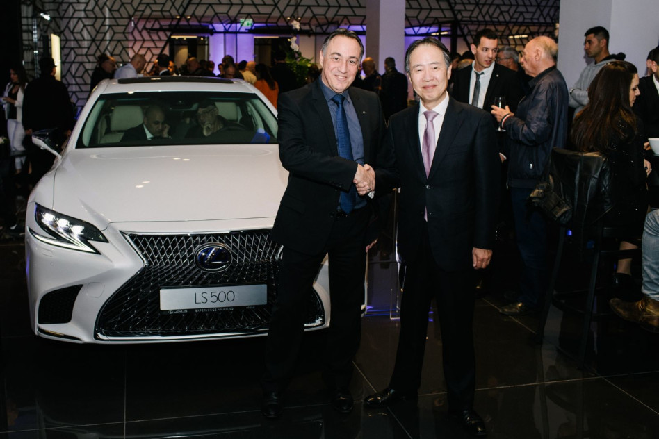 קוג'י טומיטה ודרור גורלניק (צילום: חן שניאור)