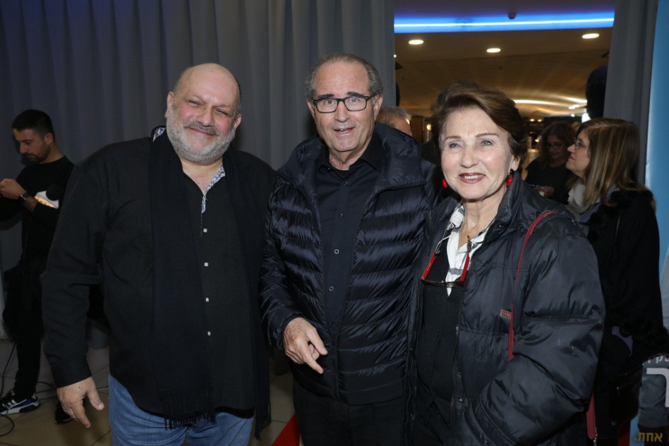 יעל ושבתאי שביט וערן ריקליס (צילום: רפי דלויה)