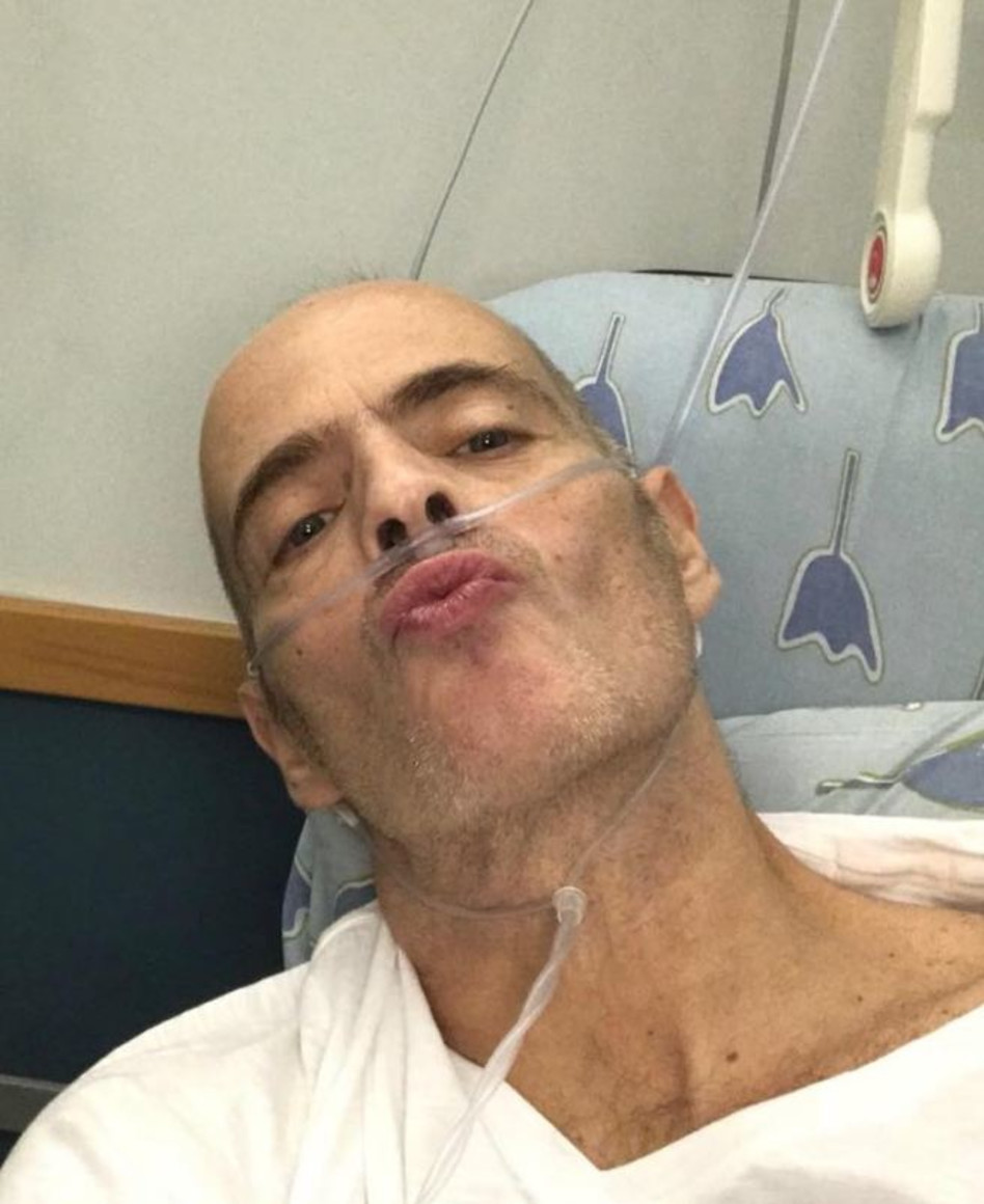 הזמר אדם מאושפז בבית החולים (צילום: פייסבוק)