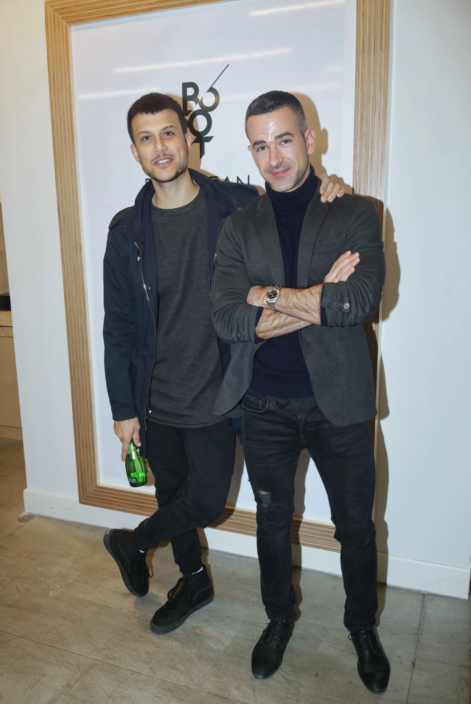 ג'נטלמן! אסי עזר ואלברט אסקולה (צילום: שוקה כהן)