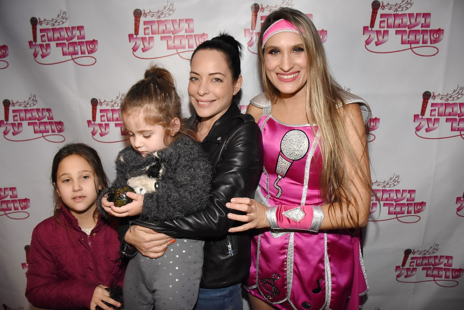 גיבורה.  נעמה סופר על, מיכל אמדורסקי והבנות