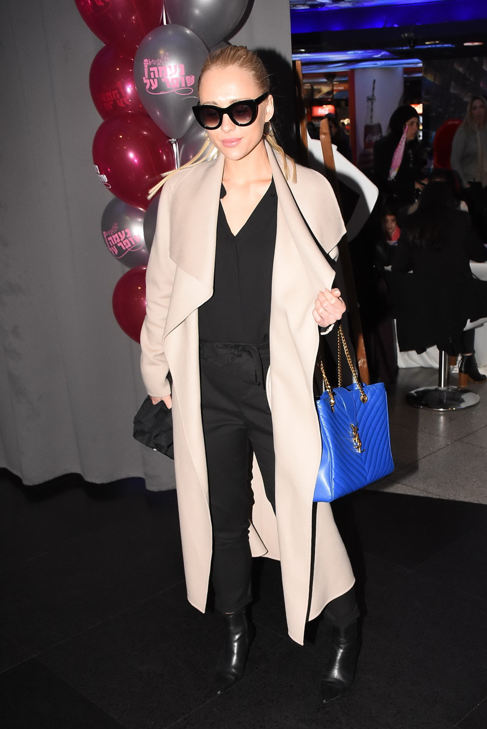 מה את עושה כאן? לי לוי