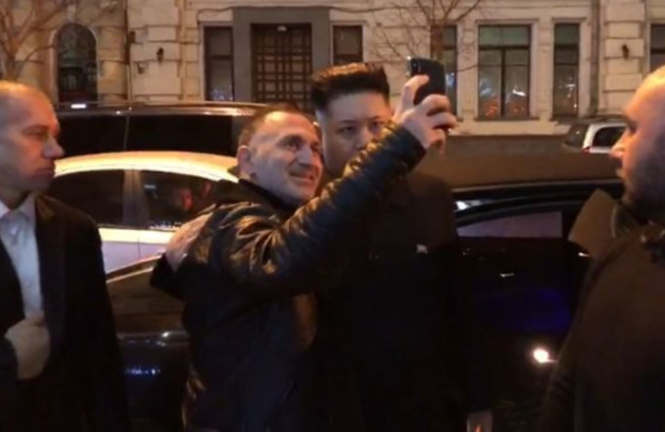 מלא אומץ. שלום מיכאלשווילי וקים ג'ונג און (צילום: אינסטגרם)