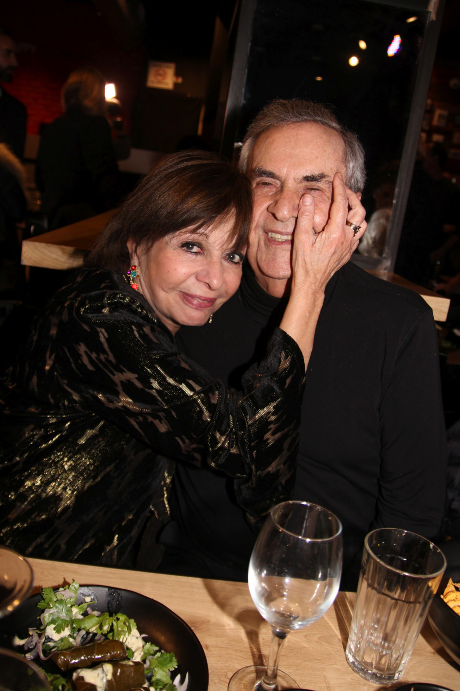 פרצי אהבה. רבקה מיכאלי