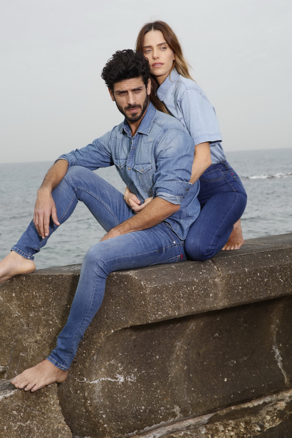 ככה זה התחיל, עם בגדים. רותם סלע ואביב אלוש (צילום: גיל אוחיון ושוקה כהן)