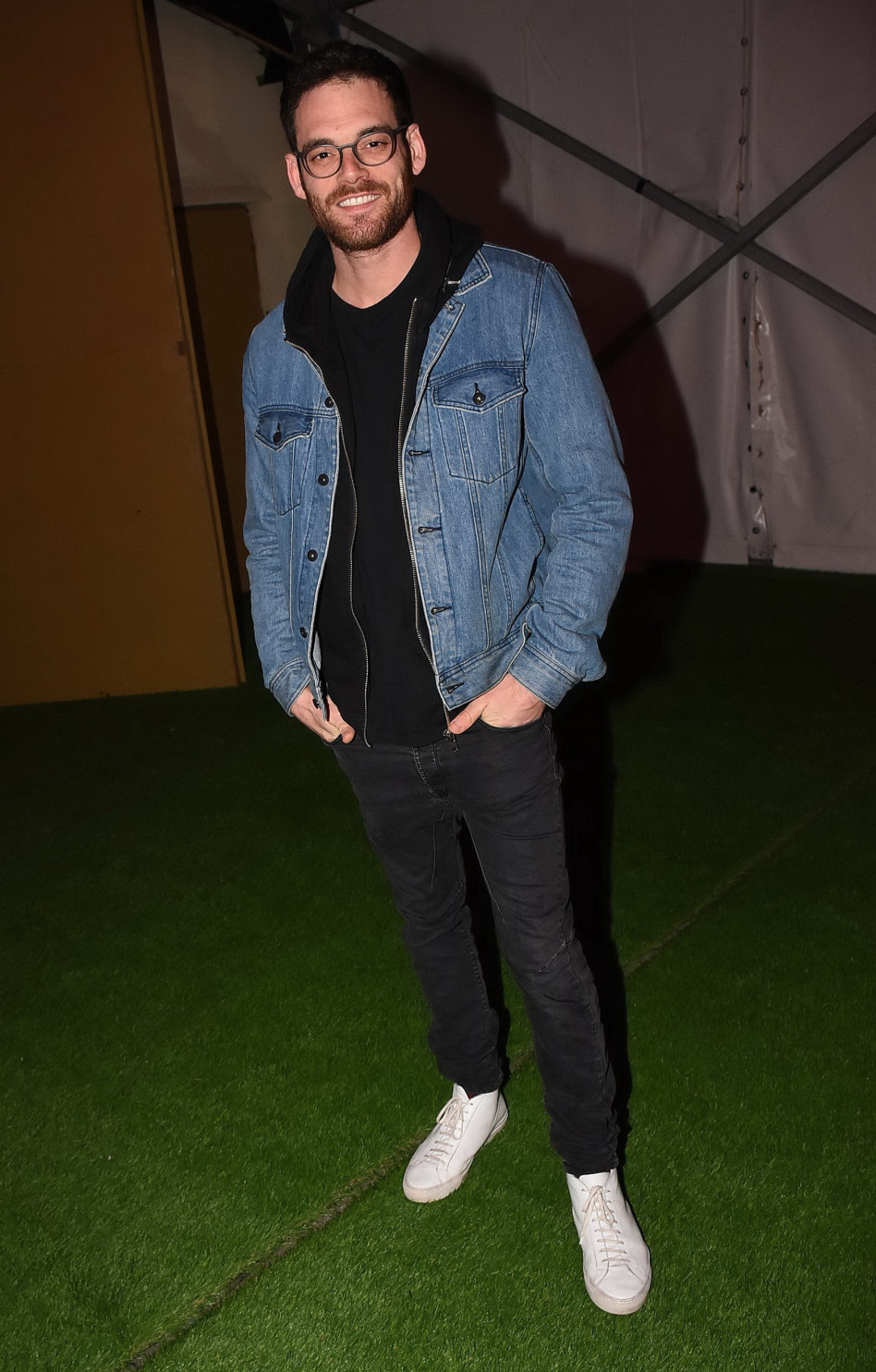 היישר מצילומים. גל אמיתי