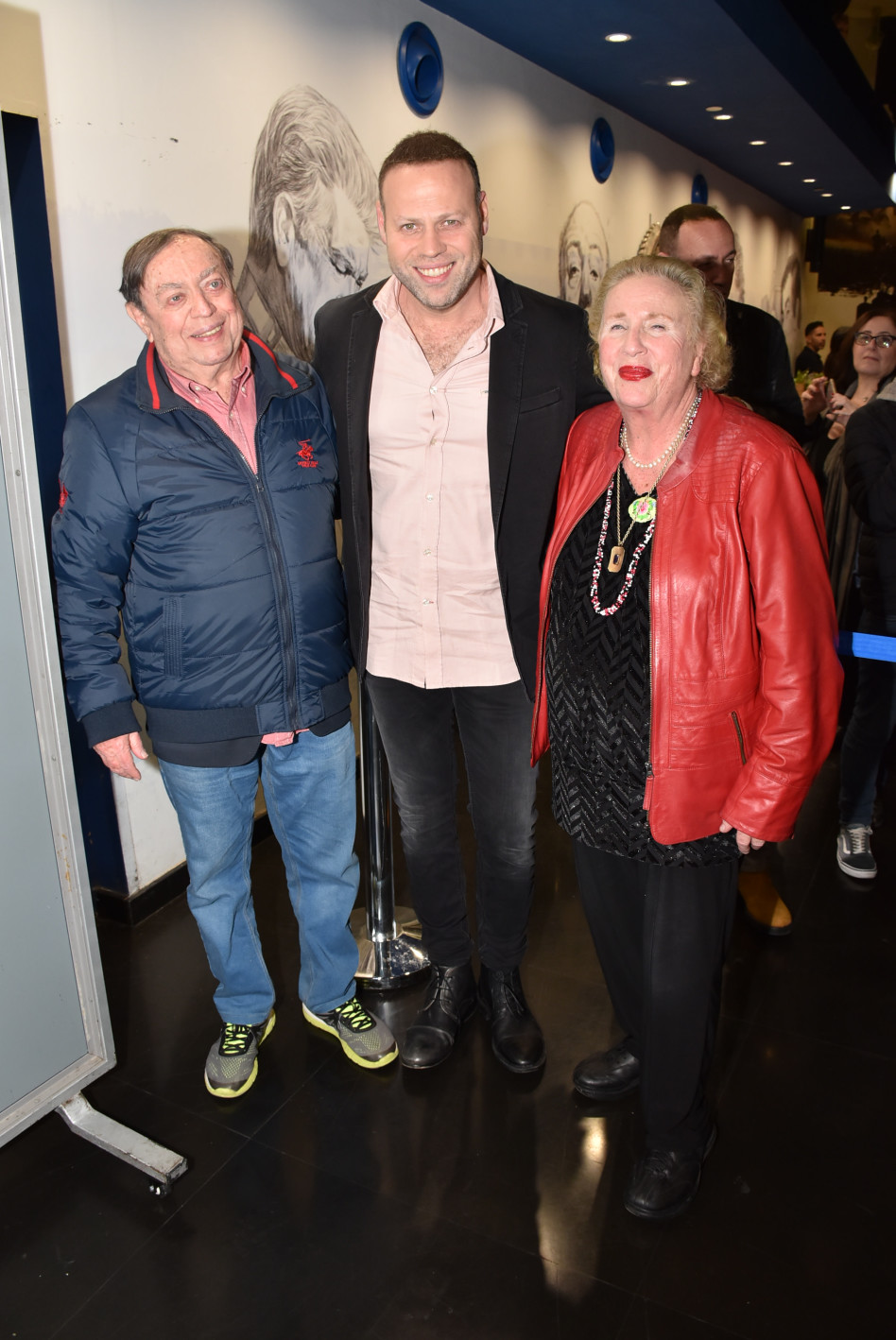 ותודה להוריו. אדיר מריאן ויואל