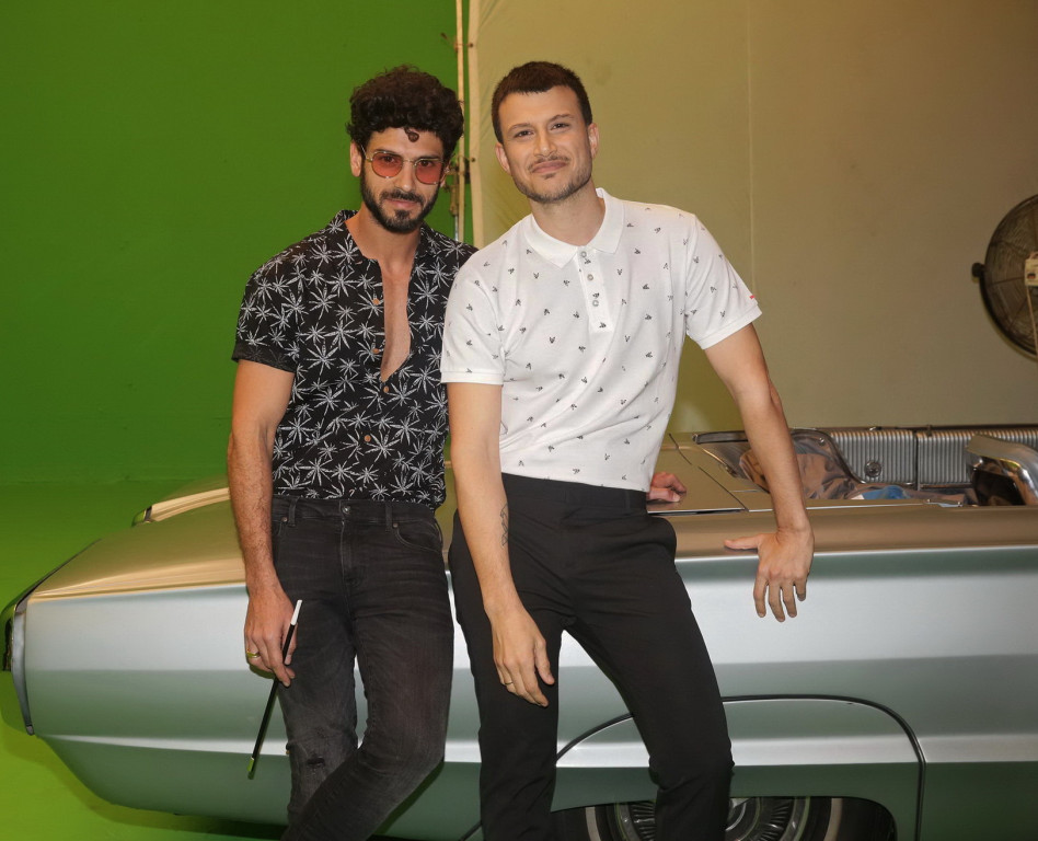 דוגמנים! אסי עזר ואביב אלוש