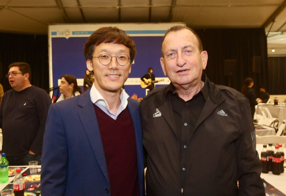 רון חולדאי וריון ג'ון (צילום: רונן טופלברג)