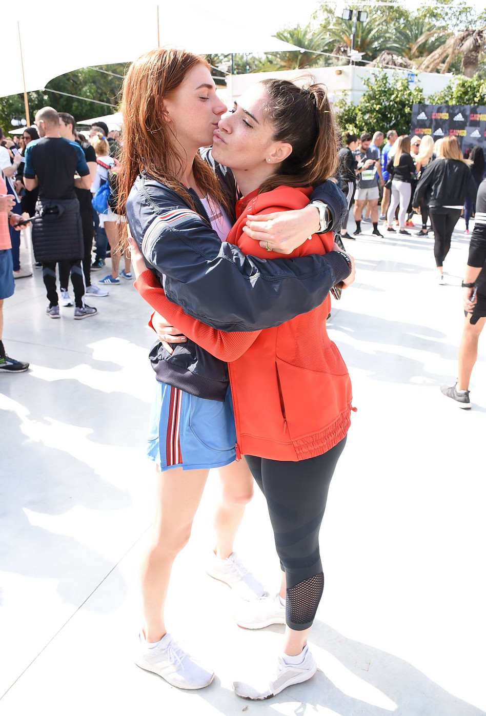 נשיקות. חן אמסלם ומאיה ורטהיימר