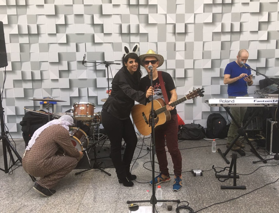 חוגגים בעתידים