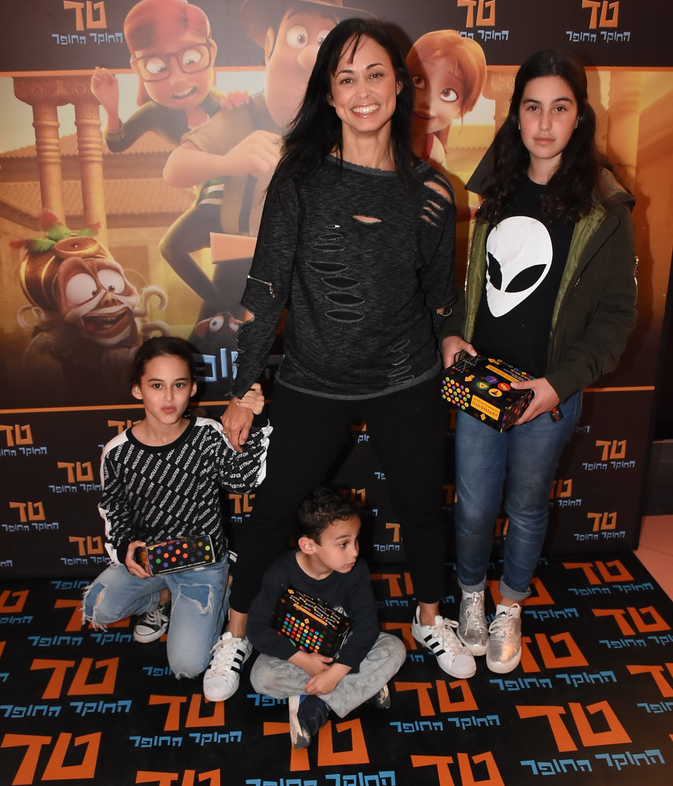 שרון איילון והילדים (צילום: אביב חופי)