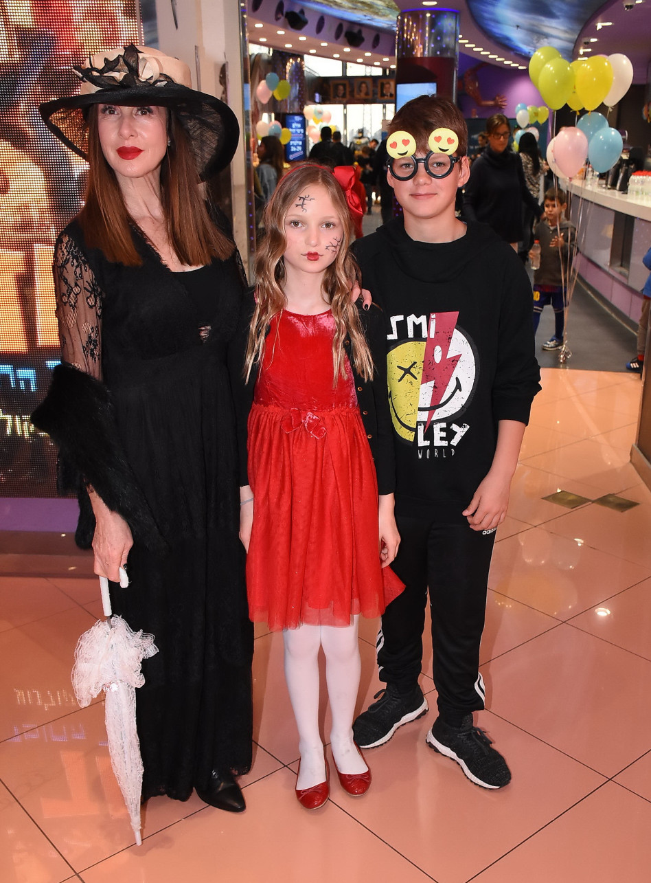 תמיד בשיק. לאה שנירר והילדים