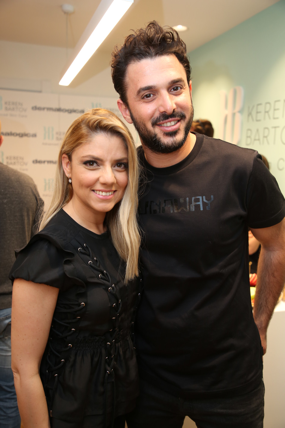 כמעט הגבר היחיד, אבל הכי חשוב. שירי ויוני רג'ואן