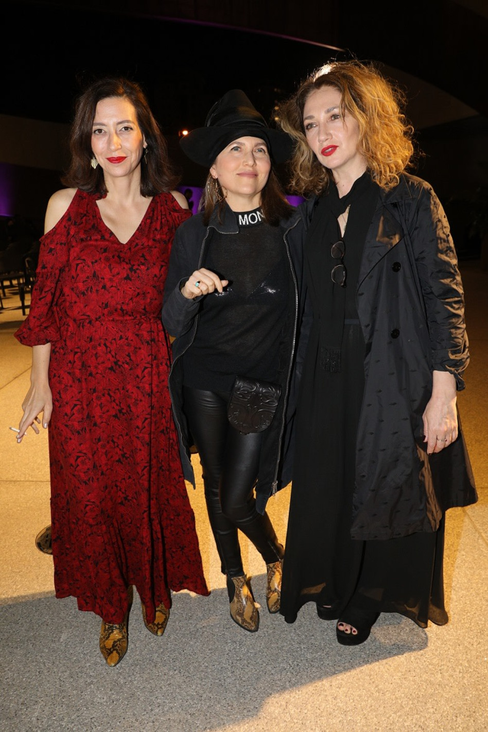 מביטות מהצד? יבגניה דודינה, קרן מור וריימונד אמסלם