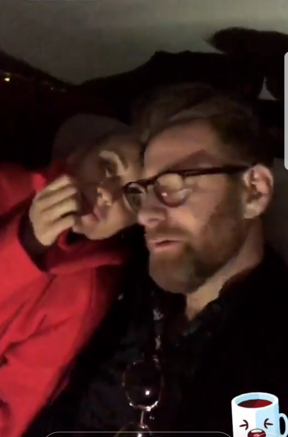 מצאה מישהו להישען עליו