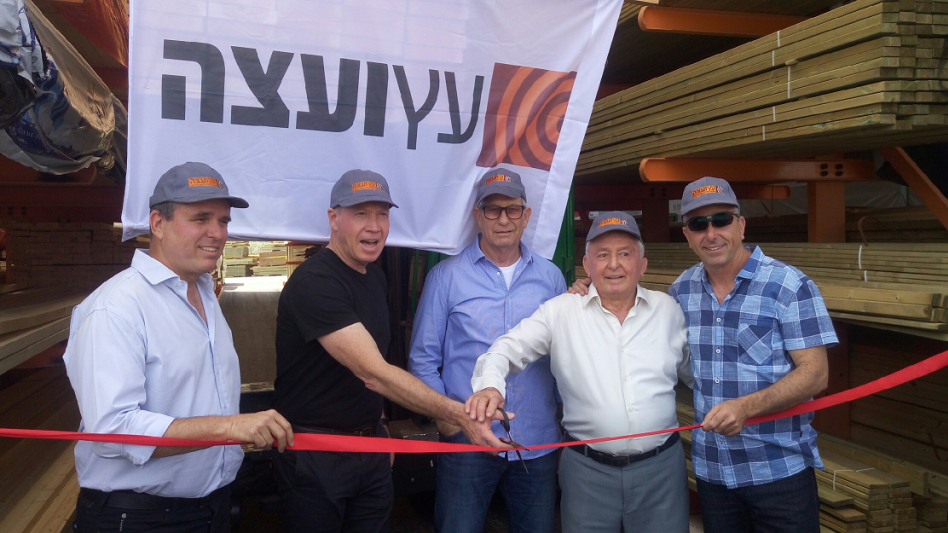 אביב ויעקב אברמוב, צביקה בן צבי, יואב גלנט ויובל אברמוב (צילום: ענת חרמוני)