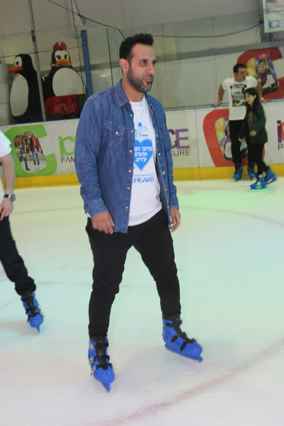 מפגין שליטה. דודו אהרון