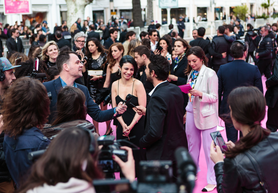 כבשה את הצלמים