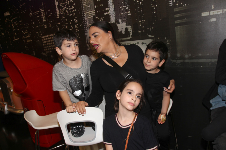 אופירה עם הילדים